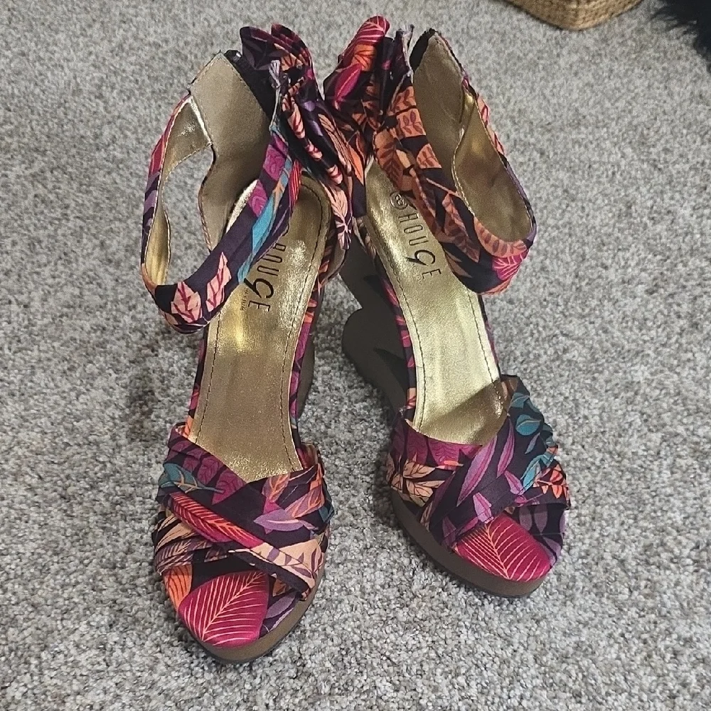 ROUGE HELUIM ● SIZE 8 ● VIBRANT WEDGE ART TO WEAR FASHION PIECE - Picture 1 of 6